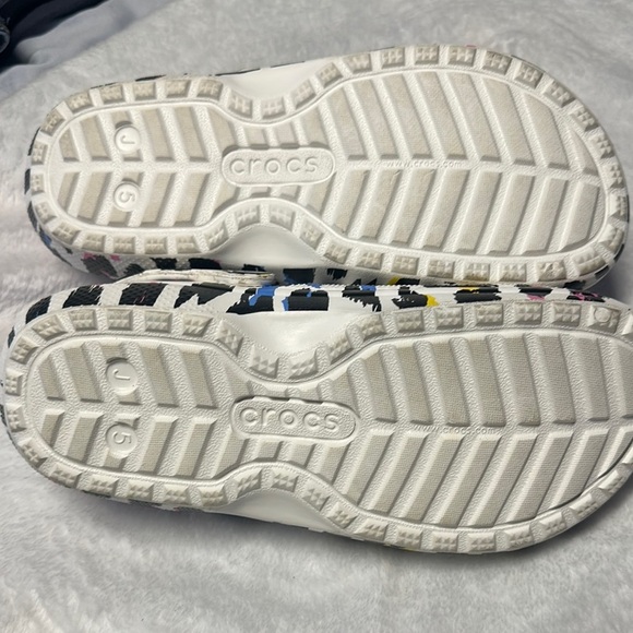 CROCS White and Yellow Slippers Vibrant Comfort - Picture 3 of 5